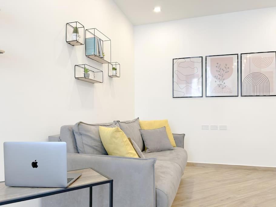Lusso In Centro Storico - Wifi - Ac Apartment Savona Bagian luar foto